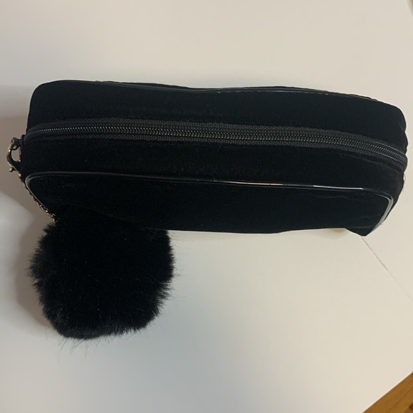 CHANEL (PARFUM) BLACK VELVET BAG…CLUTCH/MAKEUP BAG/ANYTHING BAG😊❤️😊 - Picture 4 of 13